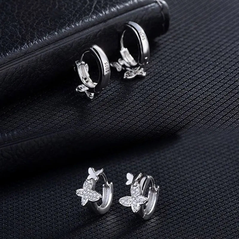 kta_silver_diamant_fjril__2.webp Äkta Silver diamant fjäril Cubic zirkon Örhängen<VSmycken Fashion