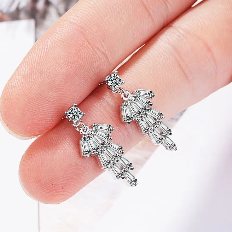 shiny_geometric_cubic_zir_4.webp Shiny Geometric Cubic zirkon Örhängen i Silver<VSmycken Fashion