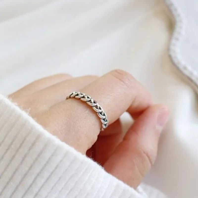 snygg_ring_i_kta_silver_1.webp Snygg ring i äkta silver<VSmycken Clearance