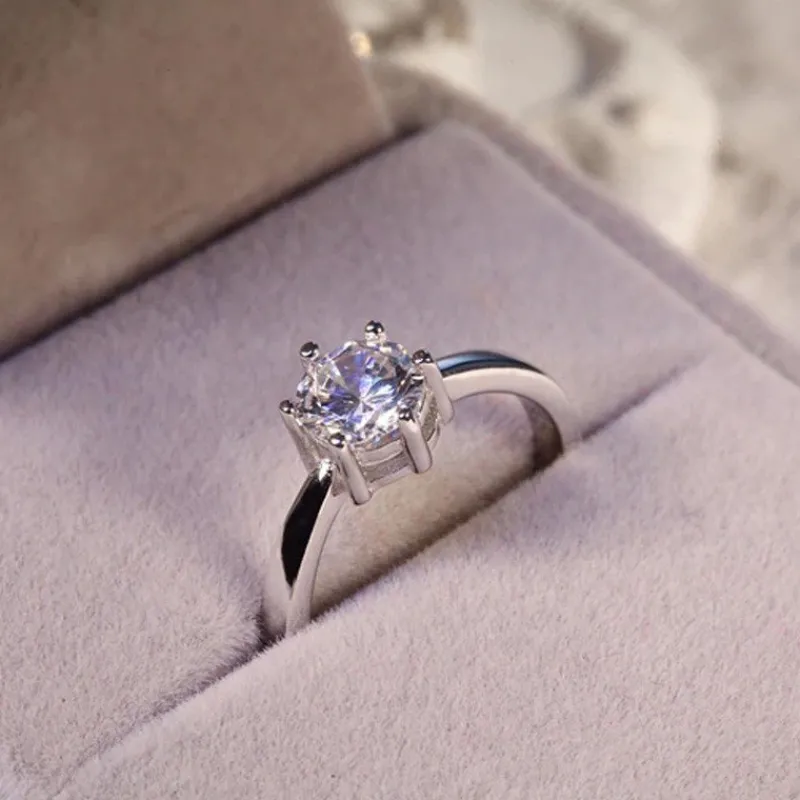 classic_dazzling__claws_k_1.webp Classic Dazzling 6 Claws kubisk zirkonia smyckeset i silver<VSmycken New