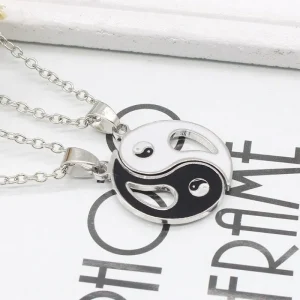 Delat yin yang halsband BF - Best Friends - 2 st svart & vit Vänskapssmycken<VSmycken New