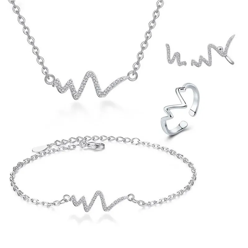 kubisk_zirkonia_heartbeat_0.webp Kubisk zirkonia Heartbeat smyckeset i silver<VSmycken Online